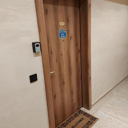 Apartment Royal73 *