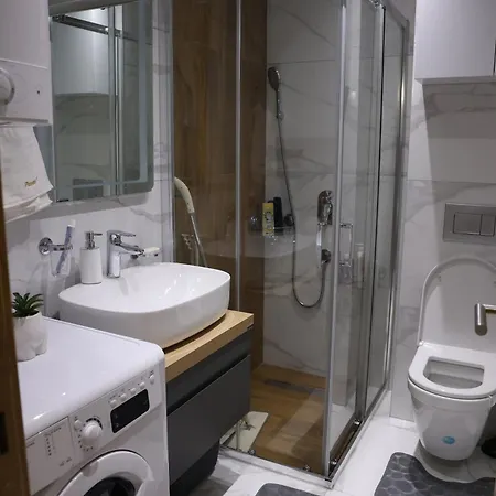 Royal73 Apartment