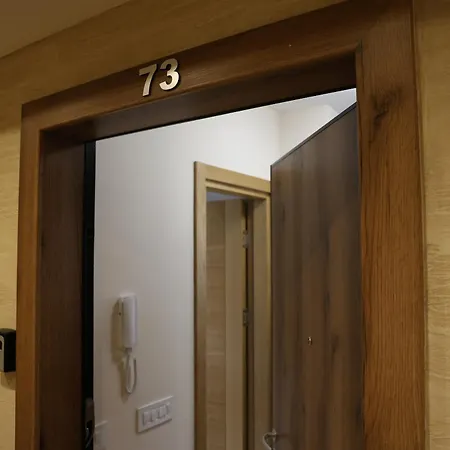 Royal73 Apartment